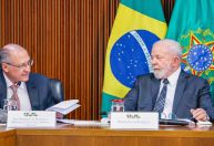 Lula convoca reunião de emergência após Trump impor taxa de 50%