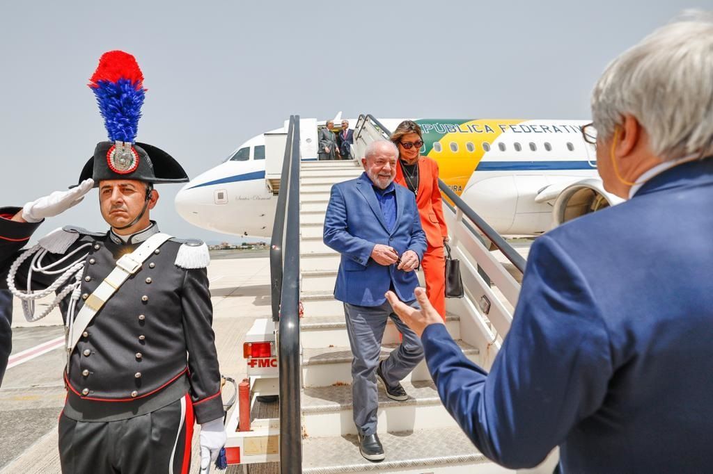 Presidente Lula chega a Roma para viagem oficial