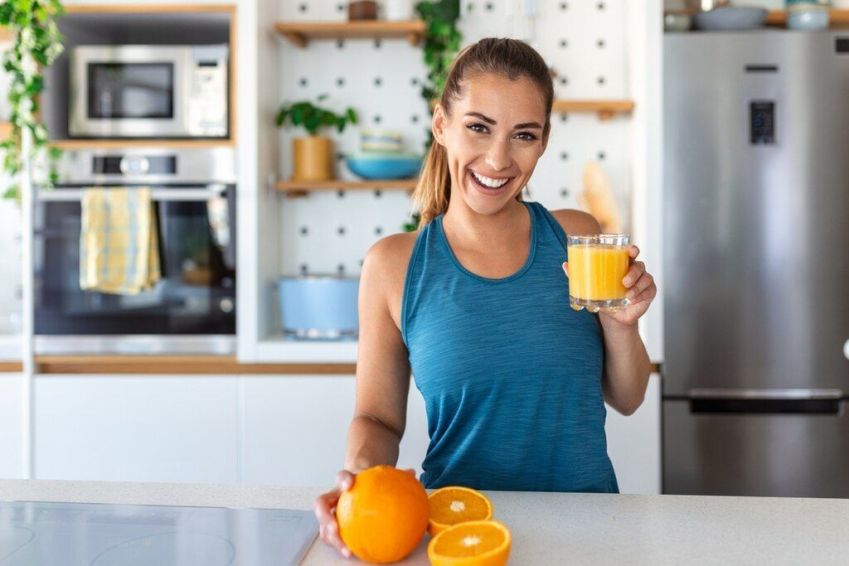 Suco de laranja no pré-treino / Imagem: Shutterstock | Photoroyalty