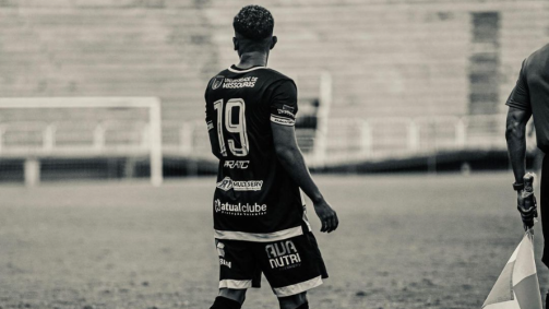 Guilherme Quintino com a camisa do Volta Redonda