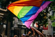 Igreja Metodista Unida revoga proibição de 40 anos sobre clero LGBTQIA+
