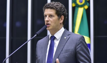 Não existe "inocente" que compra, diz Ricardo Salles à CNN sobre PEC das Drogas
