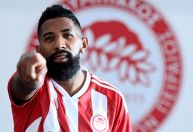 Rodinei, ex-lateral do Flamengo, tem casa assaltada na Grécia
