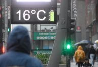 Frente fria provoca queda de temperaturas e mar agitado no Brasil