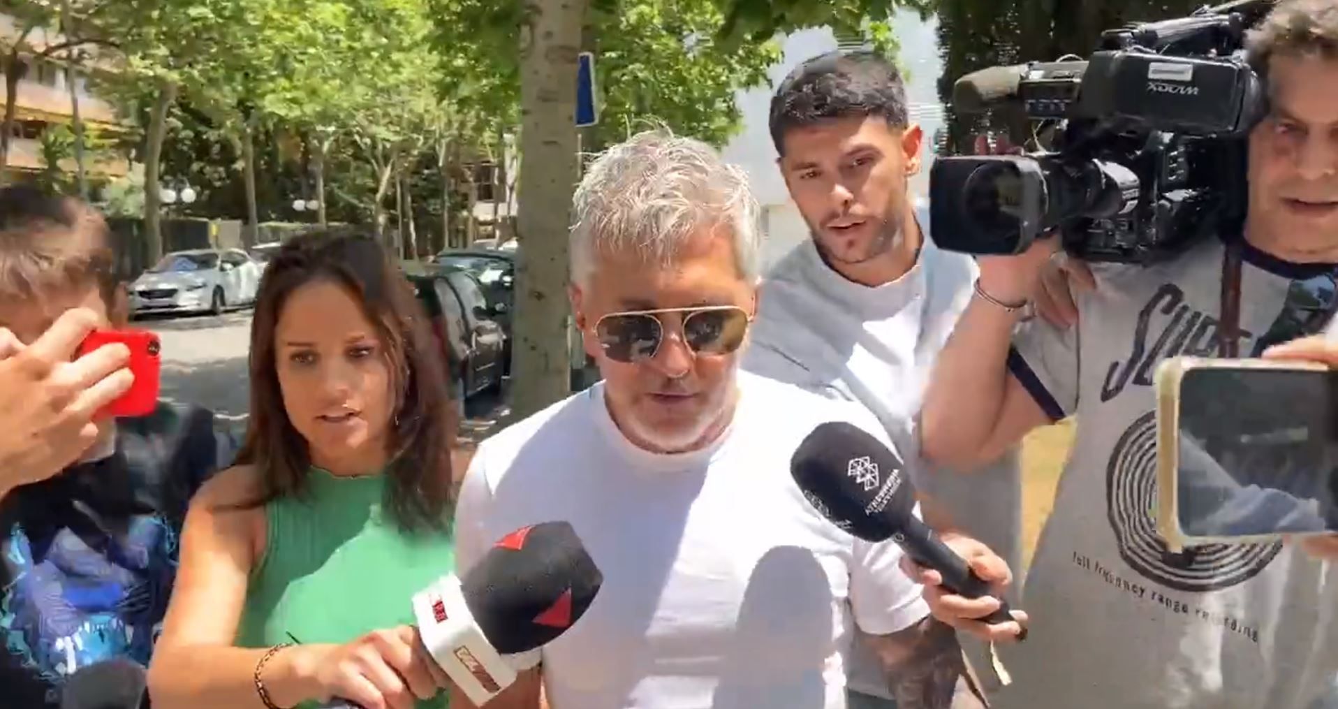 Jorge Messi deu a declaração a jornalistas enquanto saía de uma reunião com Joan Laporta / Reprodução/Twitter/Mundo Deportivo