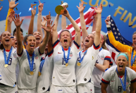Biden e famosos “ajudam” na convocação da seleção feminina de futebol dos EUA