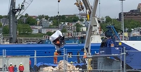 Destroços do submarino Titan foram levados para o Canadá para investigação. A chegada das partes do Titan no porto foram registradas por repórteres. Os investigadores querem definir as causas da implosão do submergível, que fazia uma uma expedição ao Titanic. Os cinco ocupantes morreram
