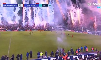 Show de fogos! Torcida argentina faz festa espetacular antes do apito final; veja o vídeo