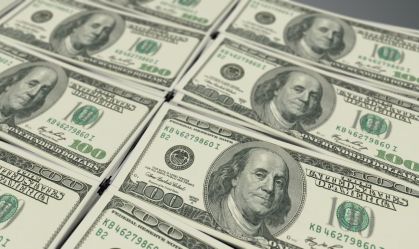 Dólar em queda: veja 4 maneiras de investir com a moeda