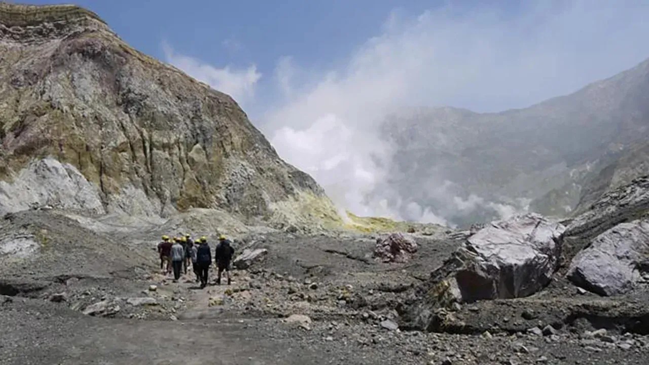 191211154127-03-white-island-eruption-survivor-geoff-hopkins