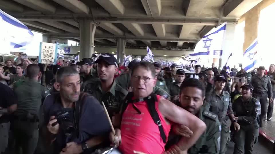 Anti-government protesters face off with police at Israeli airport
