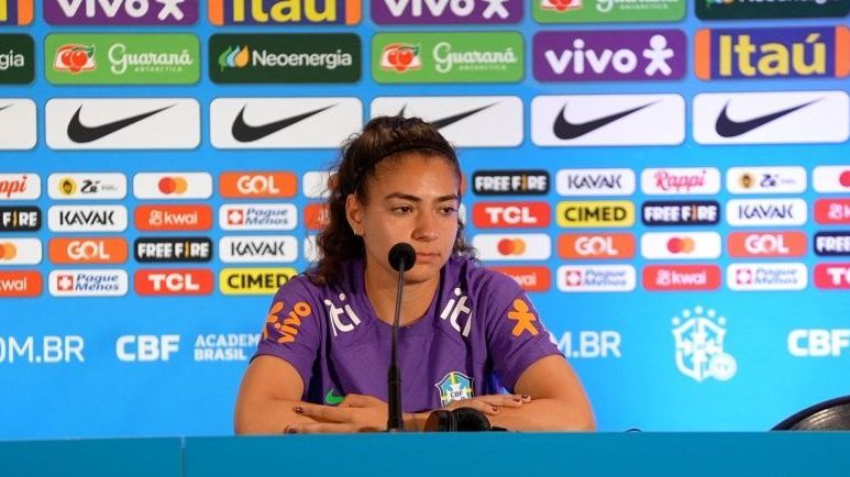 Angelina, meio-campista da seleção brasileira feminina de futebol