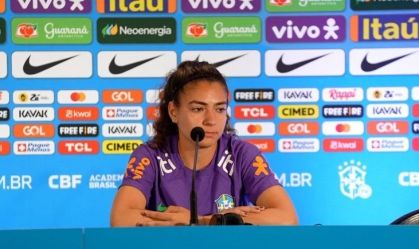 Angelina, meio-campista da seleção brasileira feminina de futebol