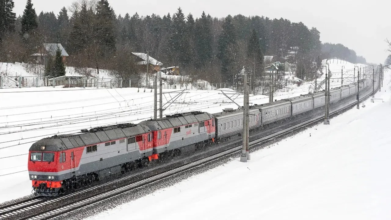 230620145854-01-putin-train