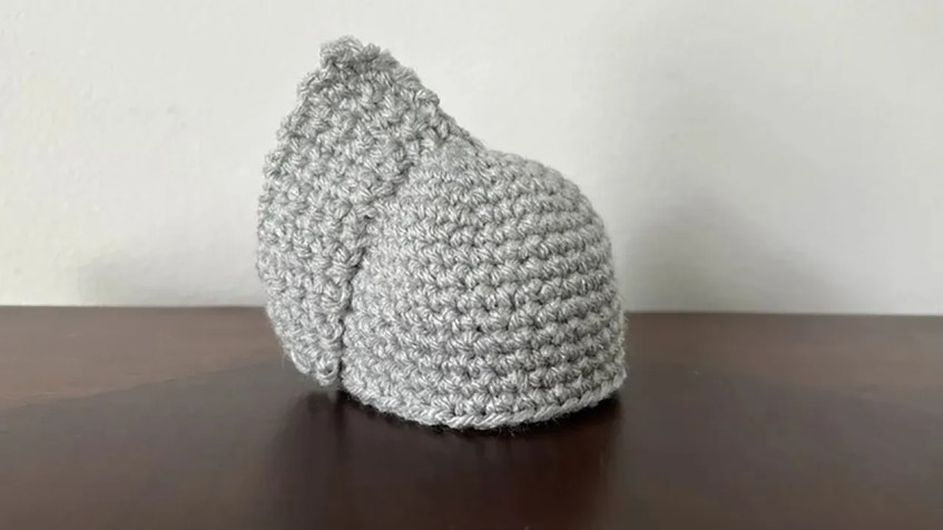 Modelo de Burj Al Arab de crochê criado segundo instruções do ChatGPT / AJ Willingham/CNN