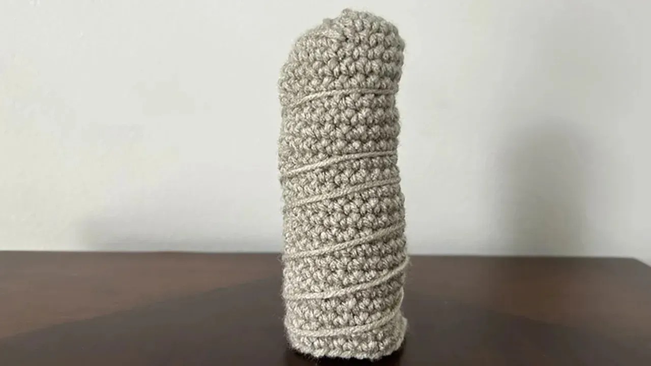 Modelo de Burj Khalifa de crochê criado segundo instruções do ChatGPT / AJ Willingham/CNN