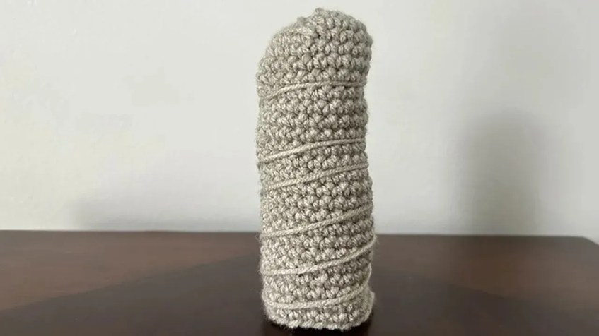 Modelo de Burj Khalifa de crochê criado segundo instruções do ChatGPT / AJ Willingham/CNN