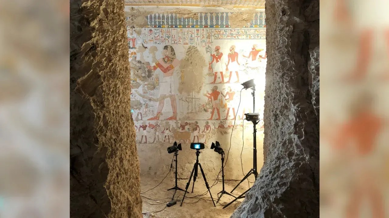 230712113640-01-egyptian-art-hidden-details-setup