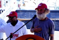 “Estou muito grato”, diz marinheiro que ficou 3 meses à deriva no oceano ao chegar em terra firme