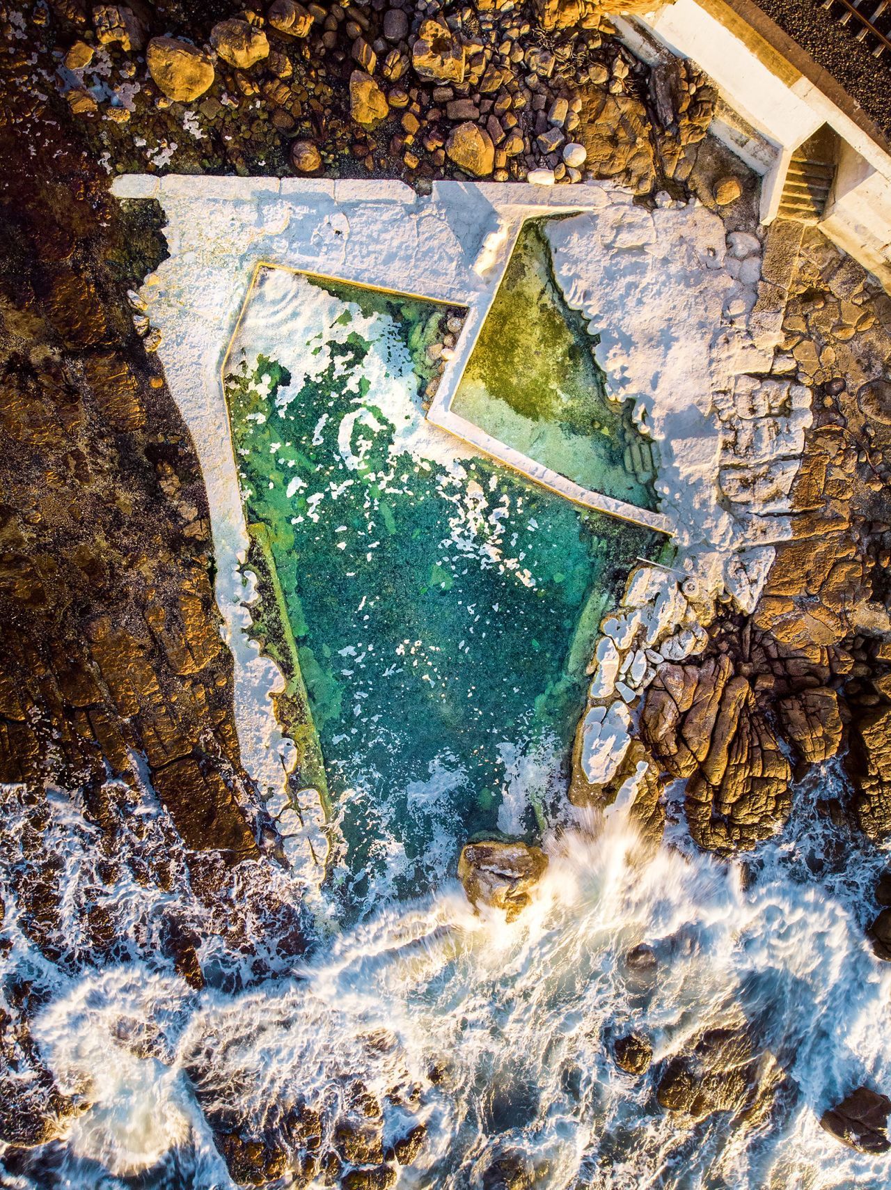 Piscina de Wooley em Kalk Bay, um subúrbio da Cidade do Cabo, África do Sul / Jay Caboz