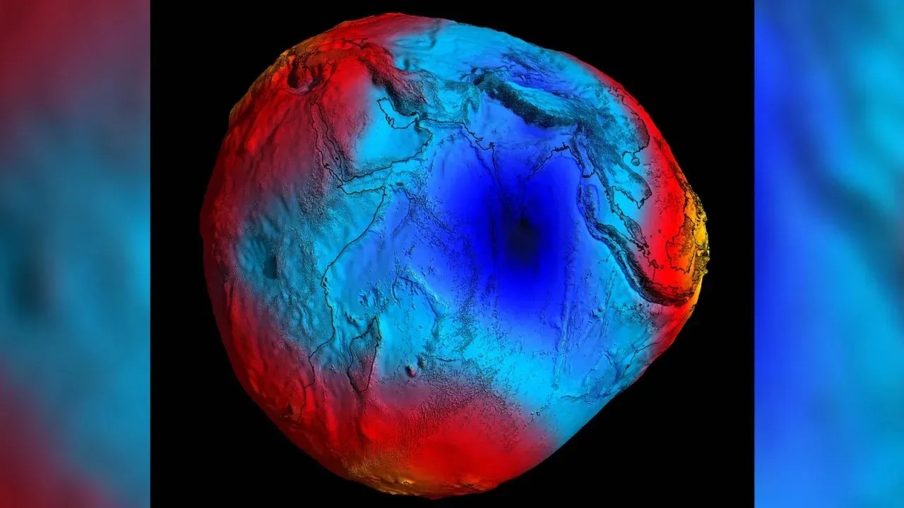 230720105429-gravity-hole-geoid-low-indian-ocean