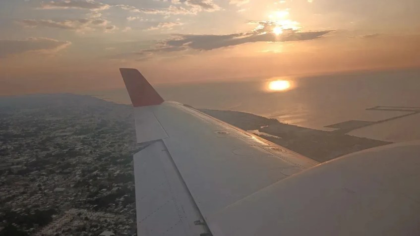 Um avião da Universidade de Houston carrega o dispositivo de mapeamento a laser LiDAR que descobriu a cidade perdida sobre a baía e a cidade de Campeche, no México / University of Houston