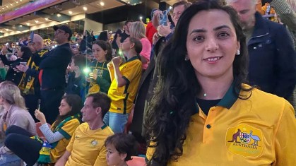 Khalida Popal se reuniu com a seleção feminina afegã na Austrália esta semana para assistir à partida da Copa do Mundo em Brisbane em 27 de julho de 2023.