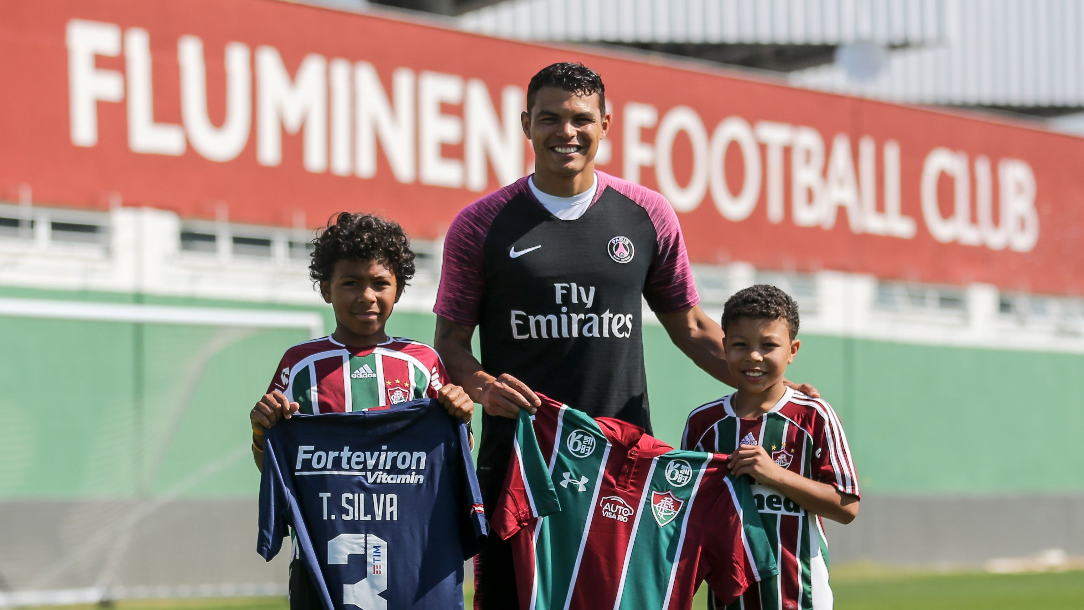 Thiago Silva e filhos em visita ao Fluminense em 2019