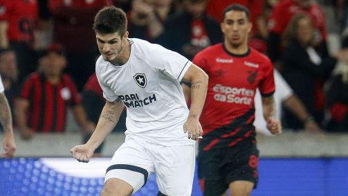 Lucas Piazon na última partida que entrou pelo Botafogo, no começo de junho