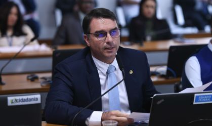 CCJ do Senado adia votação da PEC das Praias após pedido de governistas