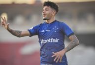 Goleiro do Vasco volta a falhar, e Cruzeiro vence em São Januário pelo Brasileirão