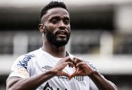 Com lance polêmico, Santos bate Goiás e encerra jejum de vitórias; veja os lances