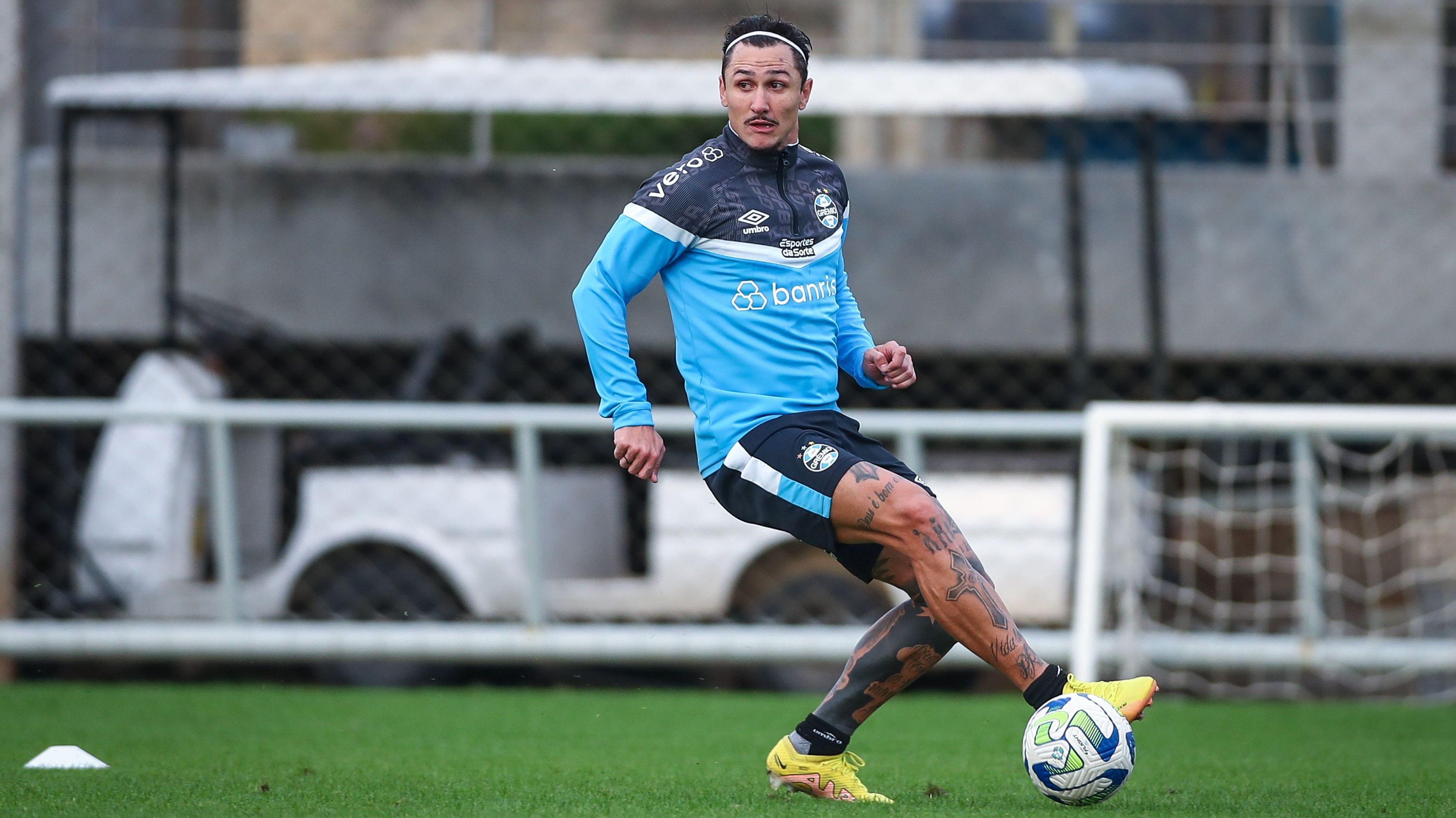 Vina em treino do Grêmio