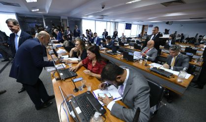 Planalto quer força-tarefa para votar relatório da CPMI do 8 de janeiro nesta terça (17), dizem fontes
