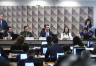 Defesa de ex-assessor de Bolsonaro diz que parte de movimentação milionária se refere à venda de carro para Cid