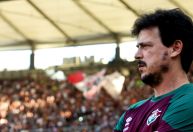Fernando Diniz cobra critério da arbitragem após clássico com Flamengo