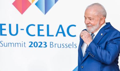 Lula pede regulamentação das redes sociais durante discurso na Bélgica