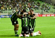 Valente, América-MG goleia Colo-Colo e fará duelo brasileiro nas oitavas da Sul-Americana