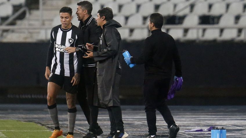 Bruno Lage e Lúcio Flávio dividiram as funções à beira do campo na Sul-Americana / Foto: Vitor Silva/ Botafogo