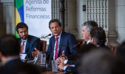 Reformas microeconômicas do governo devem baratear crédito independentemente da Selic, dizem especialistas