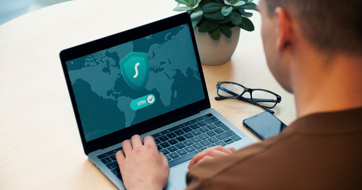 Senhas, hackers e navegação privada lideram buscas sobre cibersegurança