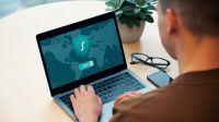 Senhas, hackers e navegação privada lideram buscas sobre cibersegurança