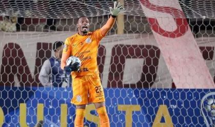 Corinthians quer goleiro experiente e espera janela para contratar