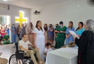 Paciente com câncer em estado terminal se casa no hospital e morre após quatro dias