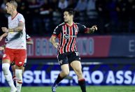 São Paulo empata com o Bragantino, e Pato joga por 16 minutos em reestreia