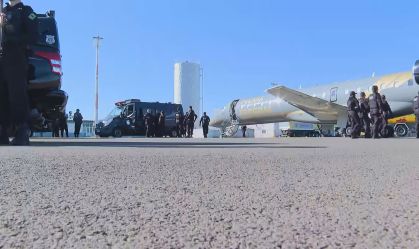 Polícia Penal transfere 14 líderes de facções criminosas para presídios federais