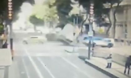 Acidente entre caminhão e viatura da polícia no Rio de Janeiro