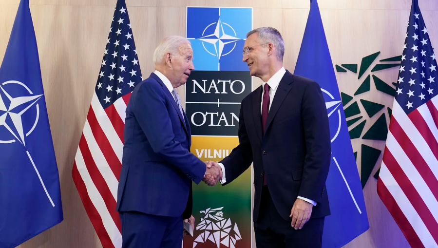 Biden e Stoltenberg se reuniram na terça-feira para discutir as esperanças da Ucrânia de ingressar na Otan. Susan Walsh/AP