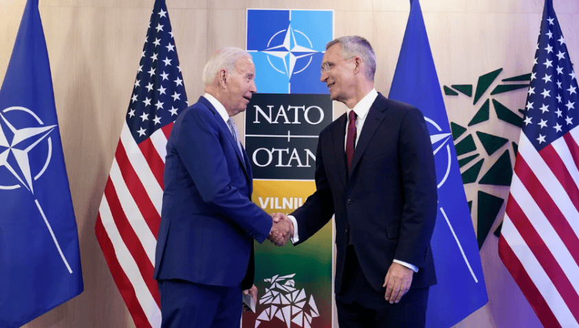 Biden e Stoltenberg se reuniram na terça-feira para discutir as esperanças da Ucrânia de ingressar na Otan. Susan Walsh/AP