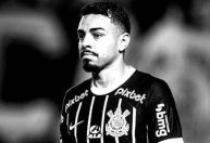Jogador do Corinthians desabafa nas redes após ofensas: “Racistas de m…”